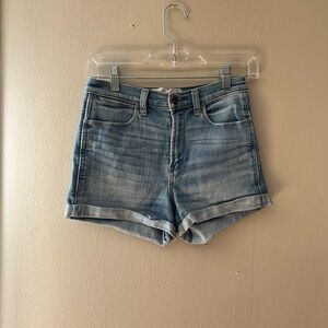 Abercrombie & Fitch High Rise Short Size 2